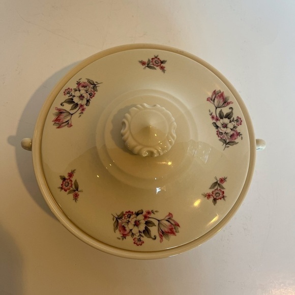Aberdeen Moss Rose Round Covered Vegetable Dish - Picture 2 of 16
